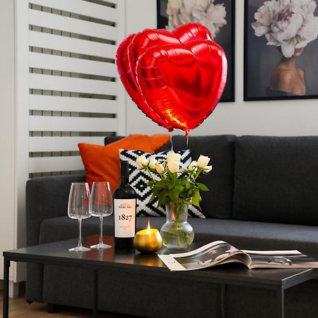 Maria - Modern Apartment With Parking And Workspace Bukarest Eksteriør billede