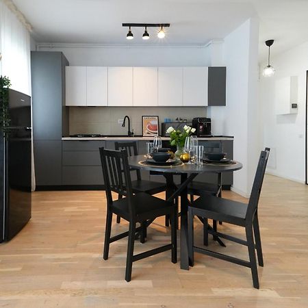 Maria - Modern Apartment With Parking And Workspace Bukarest Eksteriør billede