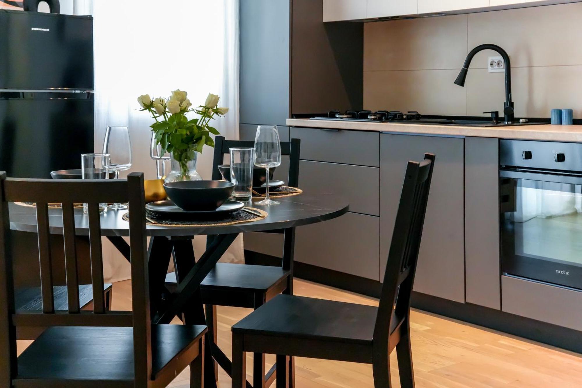 Maria - Modern Apartment With Parking And Workspace Bukarest Eksteriør billede