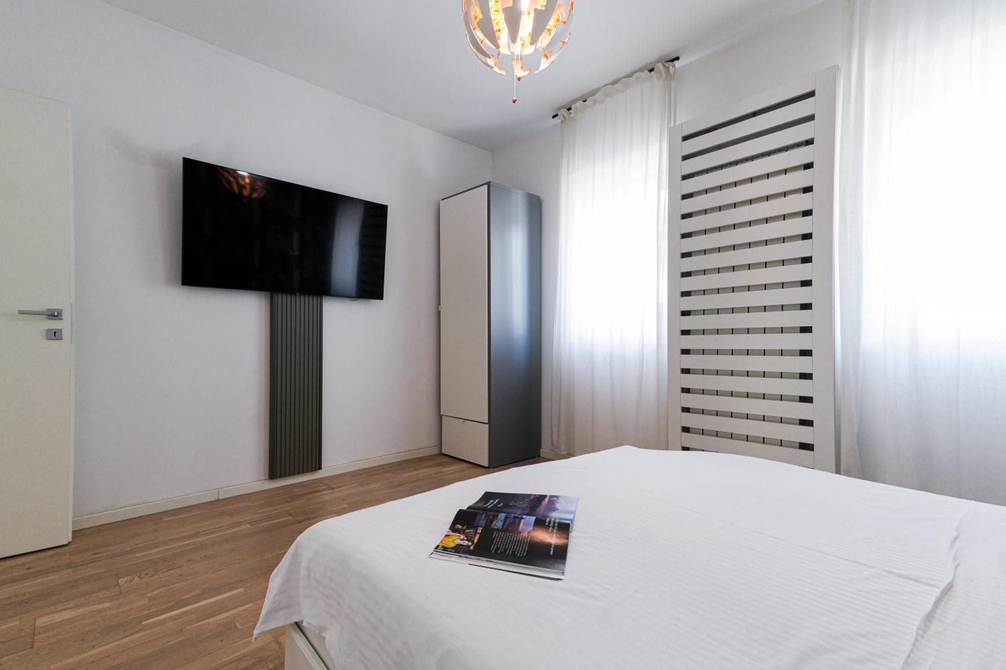 Maria - Modern Apartment With Parking And Workspace Bukarest Eksteriør billede
