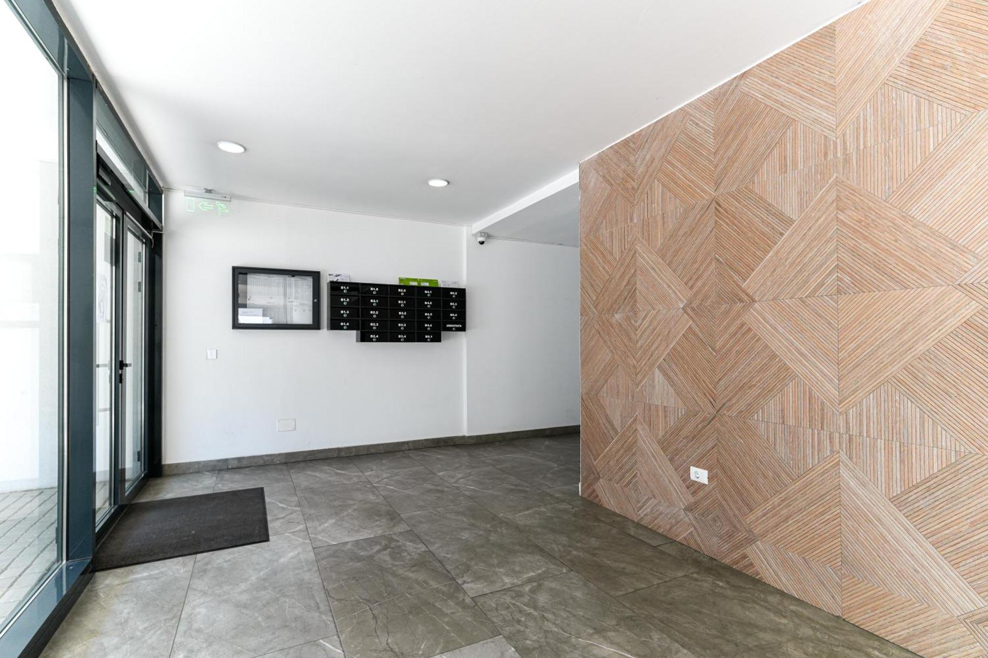 Maria - Modern Apartment With Parking And Workspace Bukarest Eksteriør billede