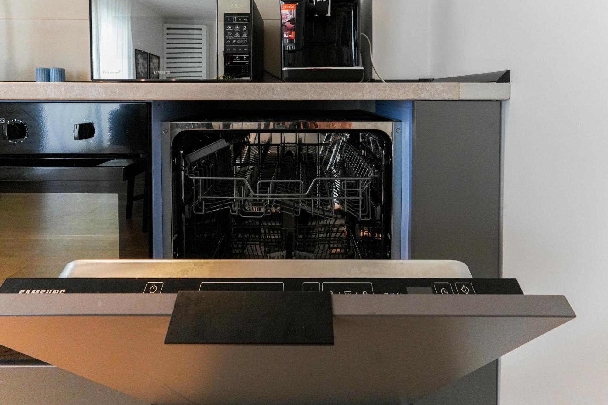 Maria - Modern Apartment With Parking And Workspace Bukarest Eksteriør billede