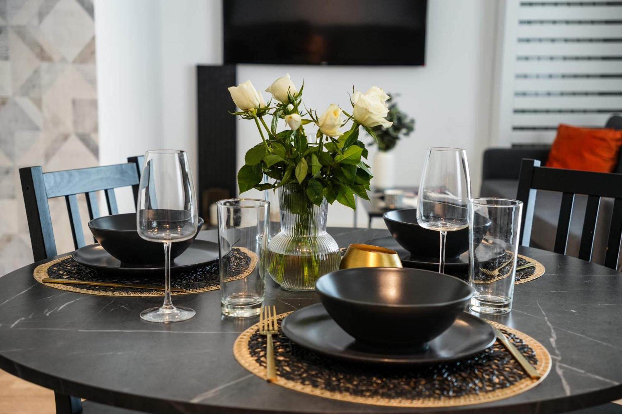 Maria - Modern Apartment With Parking And Workspace Bukarest Eksteriør billede